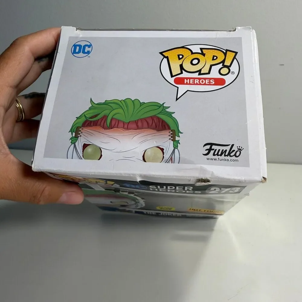 FUNKO POP DC SUPER HEROES THE JOKER ( DEATH OF THE FAMILY ) # 273 HOT TOPIC